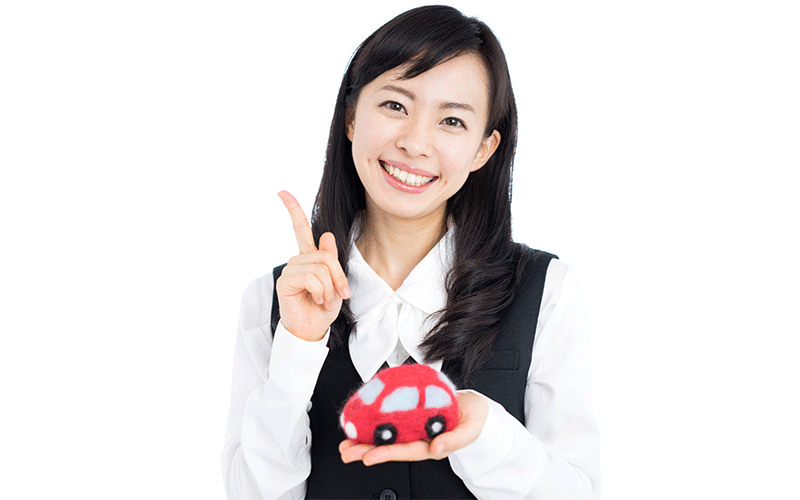 広島のカーリース店舗の選び方を説明する女性