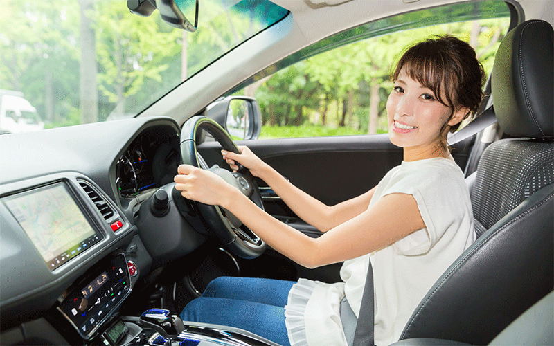宮崎でカーリースを利用する女性