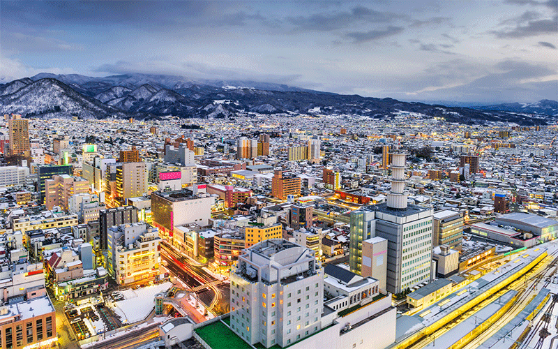夕暮れの山形駅前
